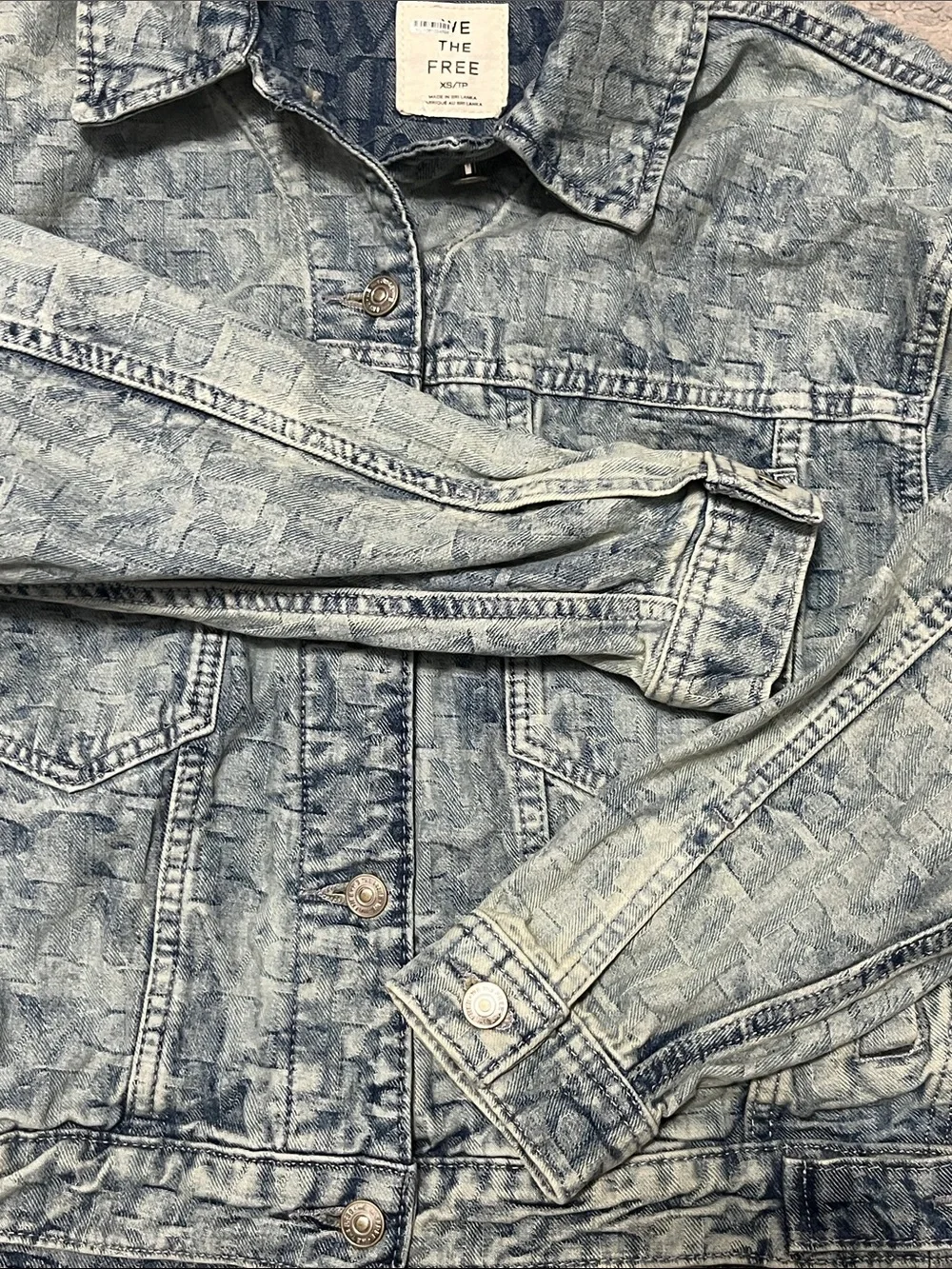 1461. FREE PEOPLE We The Free Opal Swing Jacquard Denim Jacket in Letters Wash - Picture 8 of 10